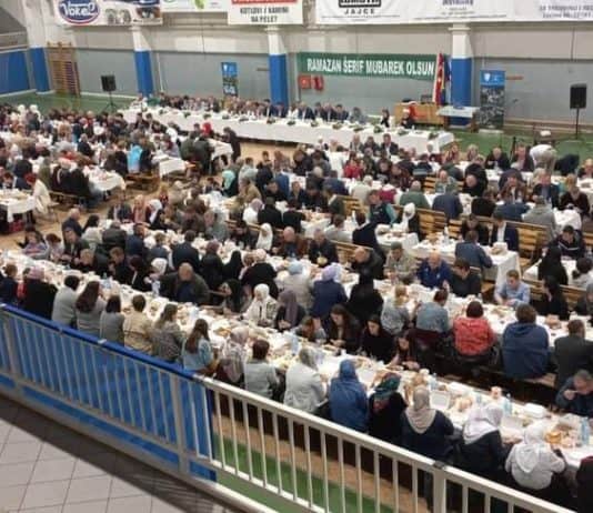 Istanbulska Općina Sultanbeyli i Općina Jajce organizirali su večeras iftar za 700 osoba u Gradskoj dvorani Jajce