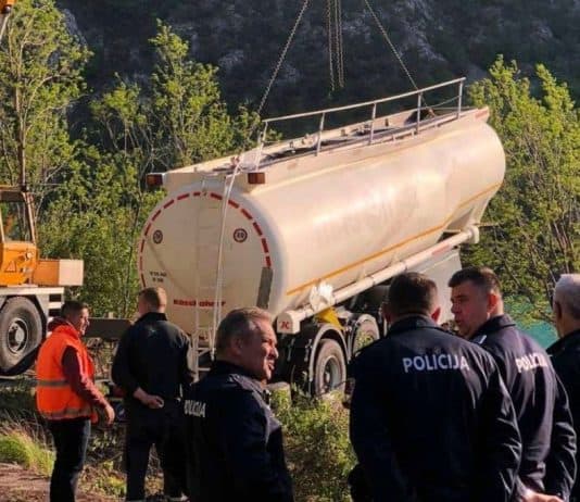 MOSTAR – JABLANICA Izvučena cisterna u kojoj je poginuo vozač