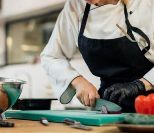 Pizzeriji M-Libertas potreban slastičar i kuhar