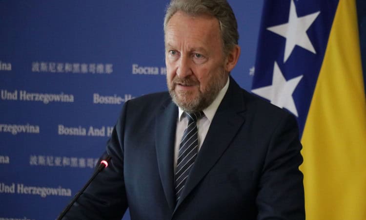 SDA razbio kvorum, nema sjednice: “Prijedlog HDZ-a je nakaradan, Schmidt može slomiti otpore”