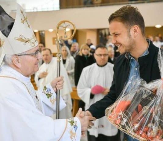 Stanivuković: Čast mi je bila danas, zajedno sa vjernicima nazočiti uskršnjoj misi u Banjoj Luci