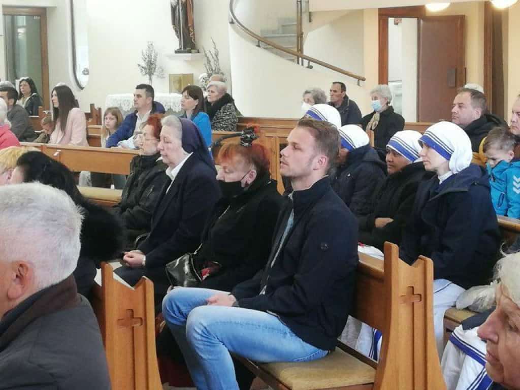 Stanivuković je danas postao prvi poslijeratni gradonačelnik Banje Luke koji je došao na uskrsnu misu