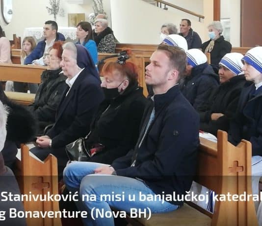 Stanivuković prvi gradonačelnik od rata na uskrsnoj misi, dočekan aplauzom