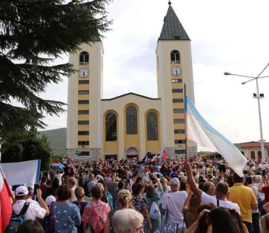 Tisuće hodočasnika iz Europe i svijeta Uskrs proslavilo u Međugorju