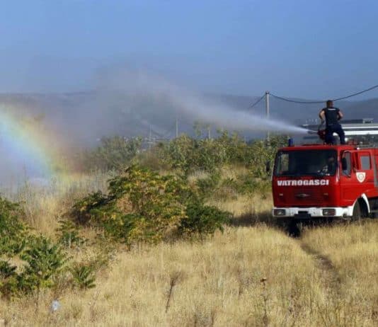 U gašenju požara u Travniku povrijeđen vatrogasac