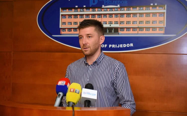 Zamjenik gradonačelnika Prijedora sramotno izvrijeđao katolike za Uskrs: ‘Vatikanistima nek je daleko lijepa kuća!’