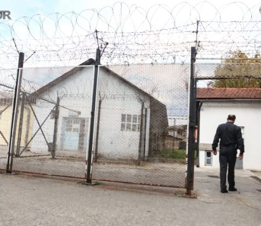 Zatvorenik s govornice lažno prijavljivao da su u sudu postavljene bombe