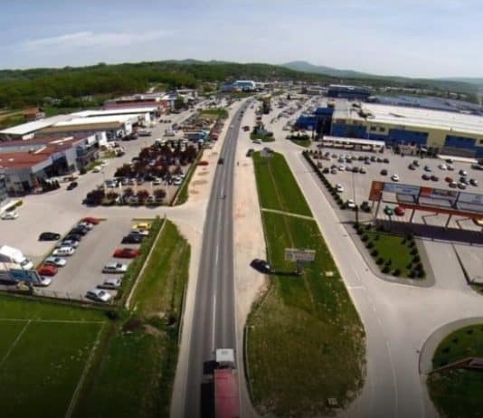 31-godišnjakinja iz vozila parkiranog ispred tržnog centra u Vitezu ukrala vatreno oružje