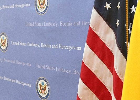 Ambasada SAD-a: Oštro osuđujemo prijetnje smrću Srđanu Puhalu