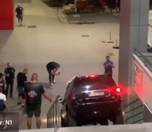 Banjaluka: Automobilom krenuo niz stepenice