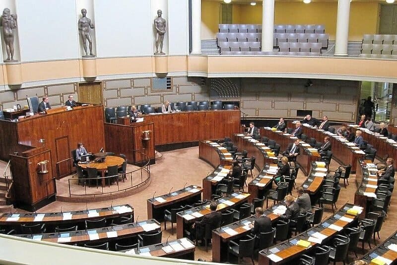 Finski parlament gotovo jednoglasno donio odluku o pristupanju NATO-u. Službeni postupak prijave može početi