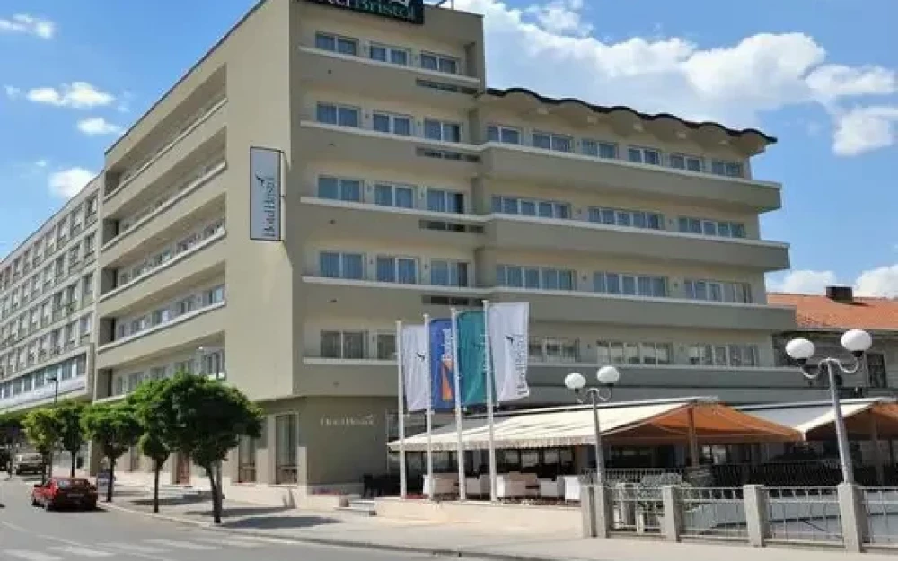 Hotel Bristol: “Neki maturanti su već pri dolasku na maturu imali zdravstvenih problema”