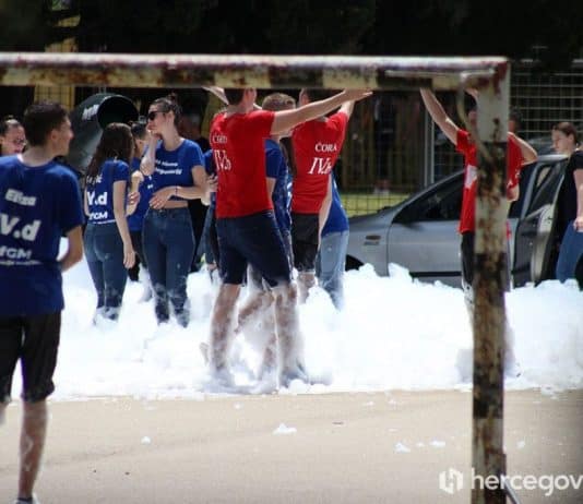 MATURANTI SE OTROVALI HRANOM: Nekoliko ih primljeno u bolnicu, dvoje zadržano na liječenju