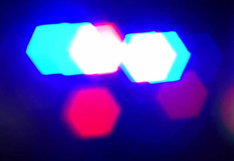 Policajac u BiH napadnut od čak desetorice: pretukli ga palicama, završio je u bolnici, oštećen mu je i automobil