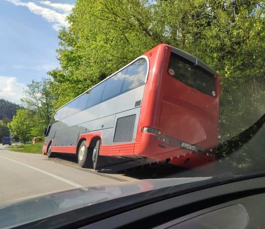 Na putu Kiseljak – Busovača sudar automobila i autobusa