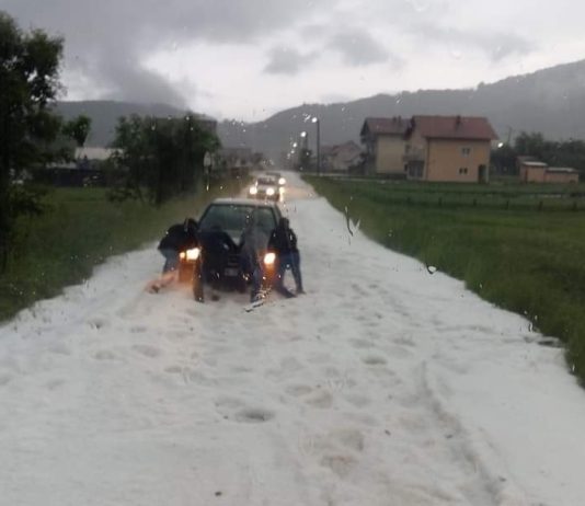 Nevrijeme u Srednjoj Bosni: Sve je uništeno, nanosi leda blokirali promet