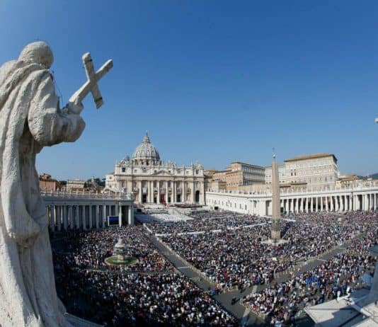 Papa Franjo proglasio deset novih svetaca i poručio: Svjetski lideri moraju biti protagonisti mira, a ne rata