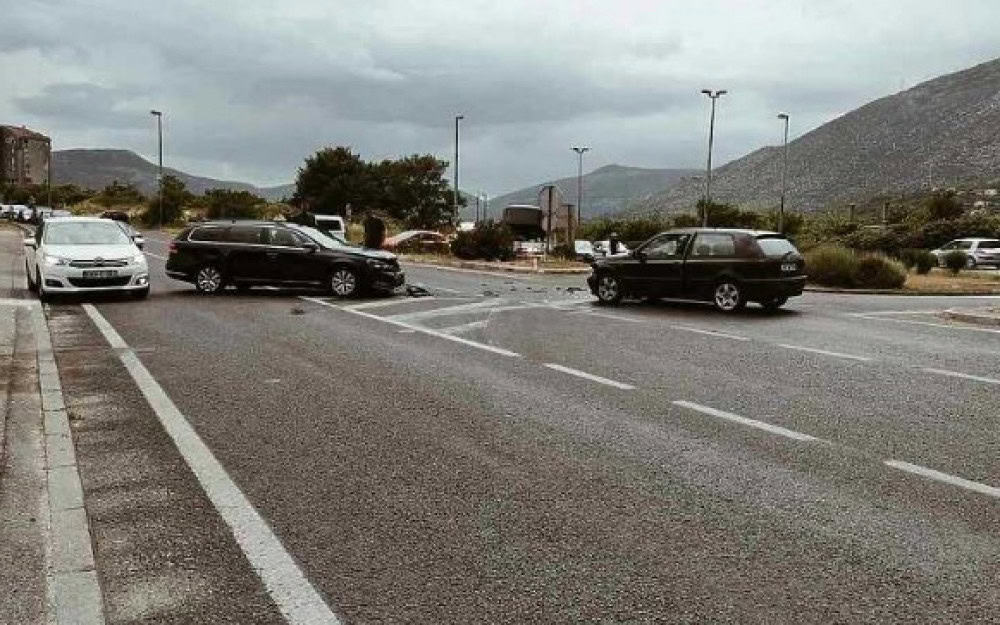 Prometna nesreća: Sudarila se tri vozila na izlazu iz Mostara, ima i ozlijeđenih