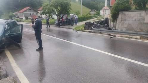 Prometna u Novom Travniku: Jedno vozilo u kanalu, ima povrijeđenih