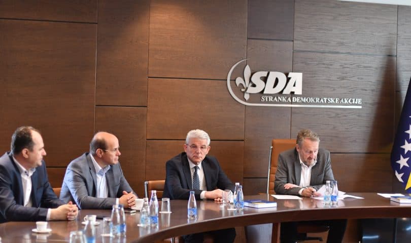 SDA se uspaničila, zovu Schmidta u pomoć: ‘Ne postoji razlog da se građanima uskrati osnovno demokratsko pravo garantirano Ustavom’