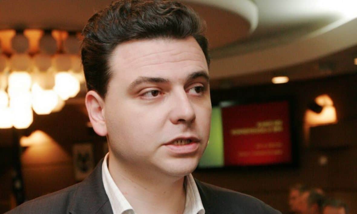 Saša Magazinović opet nadrealan: Na Twitteru čestitava ljudima jer ne parkiraju na invalidsko mjesto