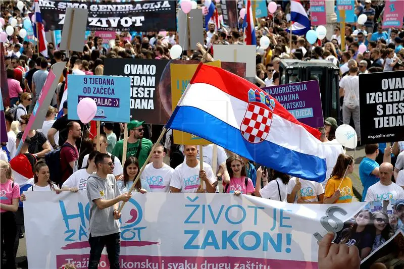 Sudionici povorke ‘Hod za život’ žele novi zakon o prekidu trudnoće. Ginekolog: Priziv savjesti odgovorna odluka