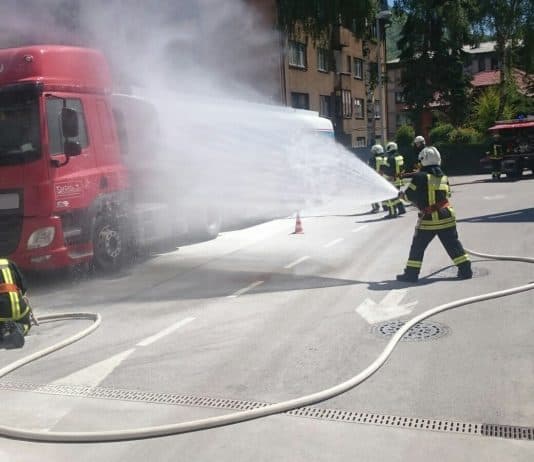 TRAVNIK: Uspješno odrađena pokazna vježba gašenja požara na benzinskoj crpki