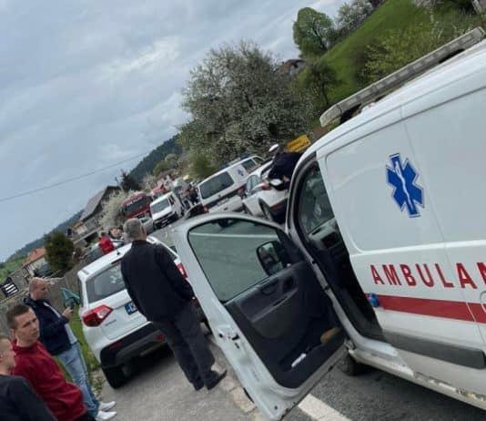 U sudaru tri automobila povrijeđeno dvoje djece