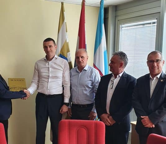 Udruga policajaca Hrvatskih branitelja u BiH posjetila gradonačelnika Vukovara Ivana Penavu