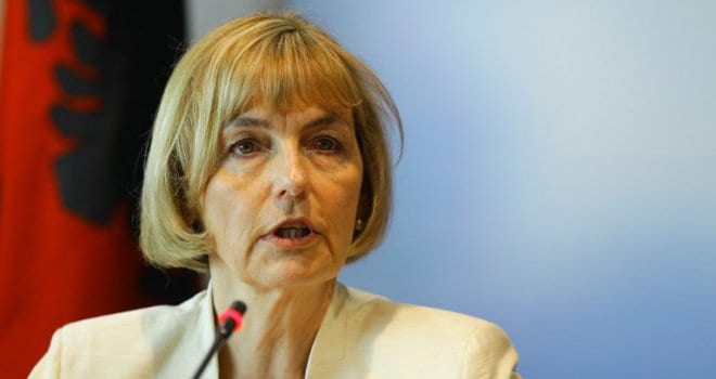 Vesna Pusić bezobrazno popljuvala Milanovića i njegove ideje