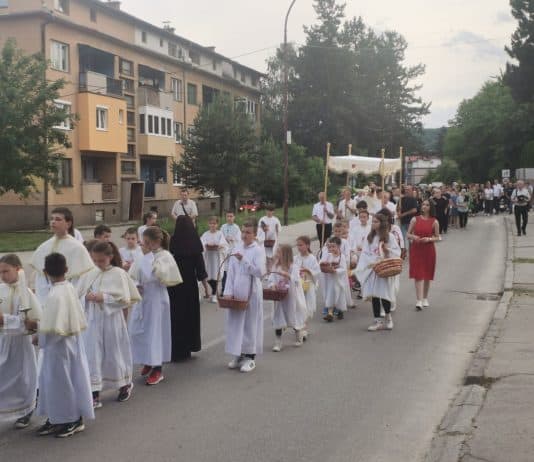 Fotogalerija Tijelovske procesije iz župe Uzašašča Gospodinova Novi Travnik
