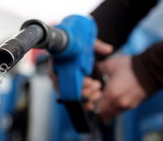 GRAĐANI ISPAŠTAJU: Vlasti nisu učinile ništa da snize cijenu goriva, čak dodatno profitiraju