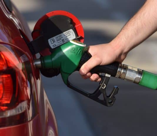 Litar goriva na benzinskim pumpama u BiH polako ide prema 4 KM