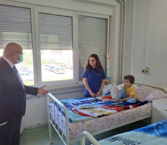 MUZIČKA STIHOBOJANKA „TRAVNIK JE VOLJETI LAKO“