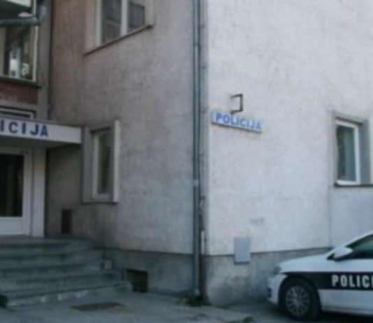 Maloljetnici u Novom Travniku drvenim cjepanicama razbijali stakla na parkiranim vozilima