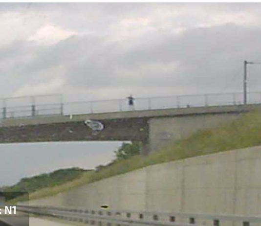 Nepoznata osoba bacila kamen s nadvožnjaka na automobil