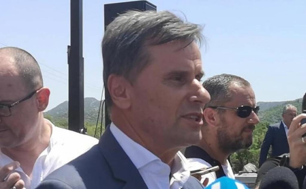 Novalić je stvarno danas ovo izjavio: “Omogućili smo vam da bez putovnice dođete u Neum. Cestu ostavljamo u amanet…”