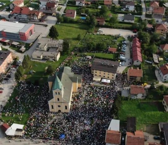 PREKRASNE FOTOGRAFIJE IZ ZRAKA: Nikad više hodočasnika svetom Anti