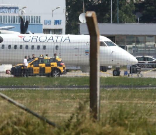 Pogledajte rupu na zrakoplovu Croatia Airlinesa za koju se prvobitno tvrdilo da je nastala od metka
