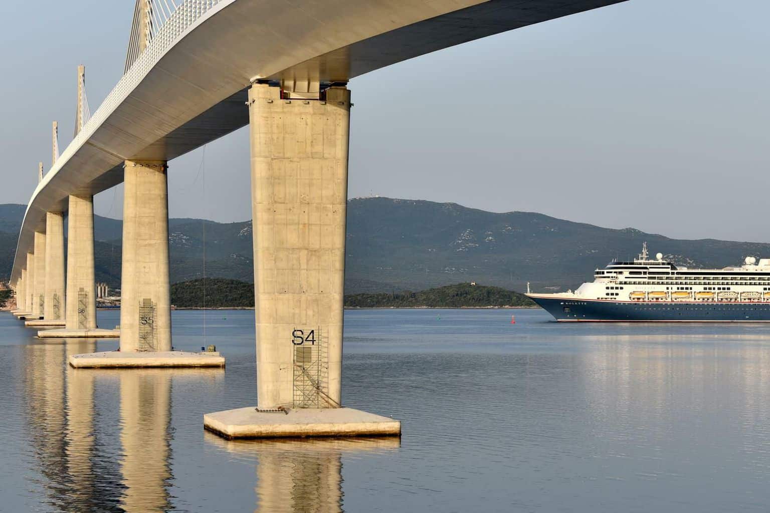 Prođe gigantski kruzer ispod Pelješca, a od Izetbegovića, Džaferovića i Komšića “ni mukajet”