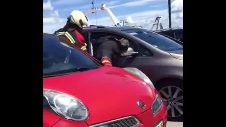 Snimljeno je dramatično spašavanje bebe iz zaključanog automobila u Umagu