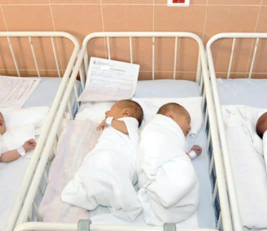 Splićanka (29) carskim rezom rodila četiri bebe! Veliko slavlje u obitelji poznatog poduzetnika, struka nam je potvrdila: ‘Ovaj slučaj spada u teške raritete‘