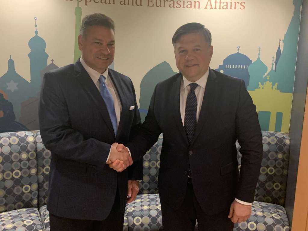 Stopa hrvatskog samoponiženja ruši sve rekorde: Dok udaraju sankcije njegovom kolegi, Brkić nasmijan ćakula s Amerima