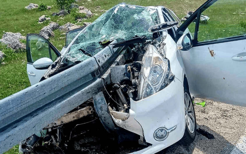 Strašna prometna nezgoda u Hercegovini, tri osobe su ozlijeđene