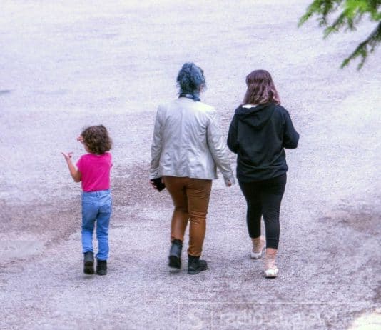 Tinejdžerka iz Irana: Lijepo mi je u BiH, idem u školu, družim se, pjevam