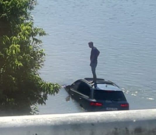 Vatrogasci i policija izvukli Makedonca koji je upao u rijeku i na automobilu čekao pomoć