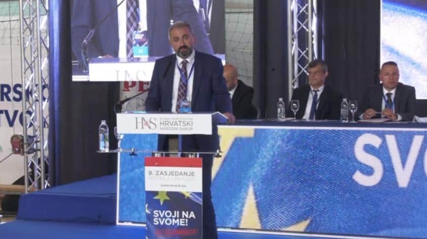 Veleposlanik Hrvatske u BiH: Pogaženi vijenci i skinuta hrvatska zastava su udar na suživot