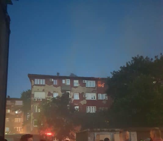 Zenica: Gori stan, vatra zahvatila krov od cijele zgrade