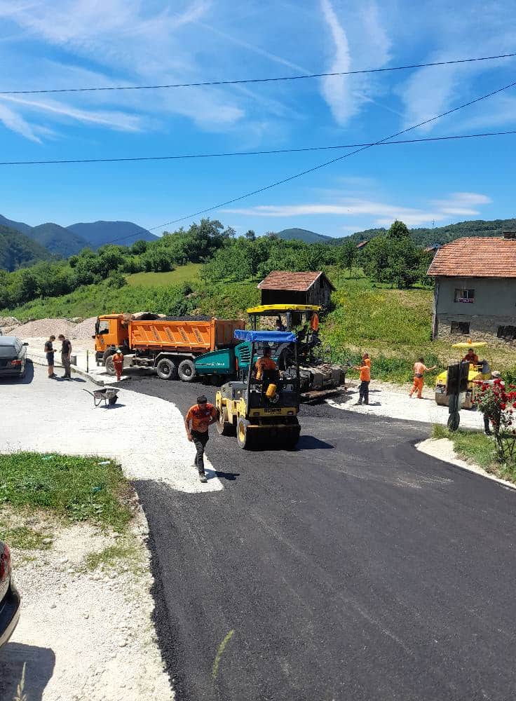 Dovršava se asfaltiranje i na Carevom Polju (foto)