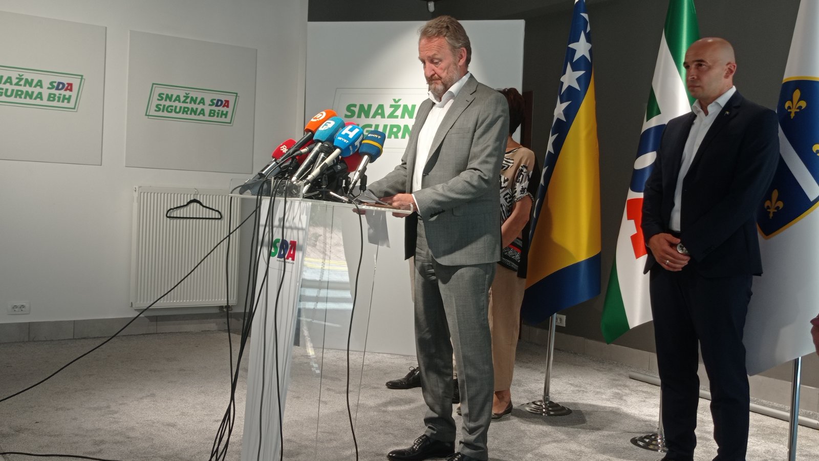 Bakir jako paničan u Sarajevu: prisilit će nas da radimo neke stvari koje nismo mislili, ovdje vidim Plenkovićev i Radmanov utjecaj